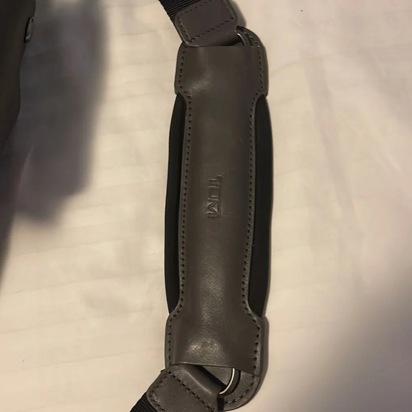 Tumi duffle bag - Picture 3 of 5